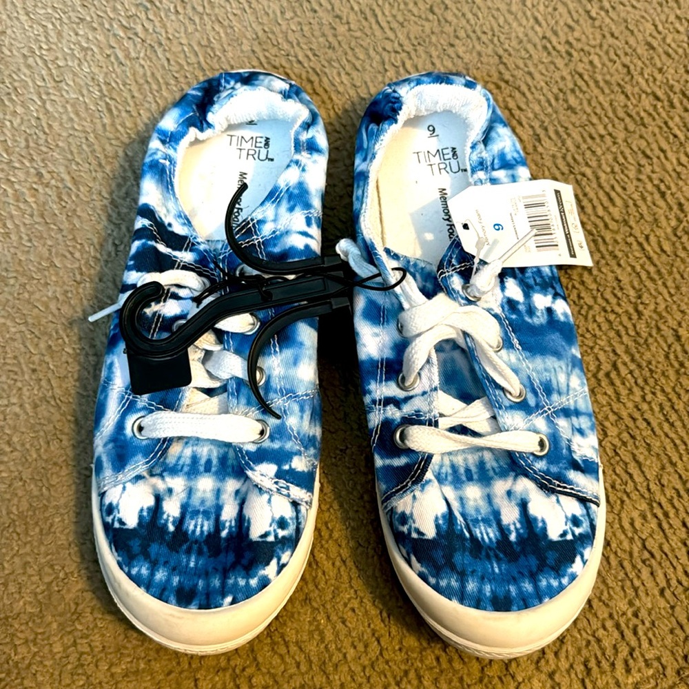 Time and tru memory foam slip on shoes